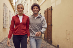 Läs mer om artikeln Ziphoodie i polyester